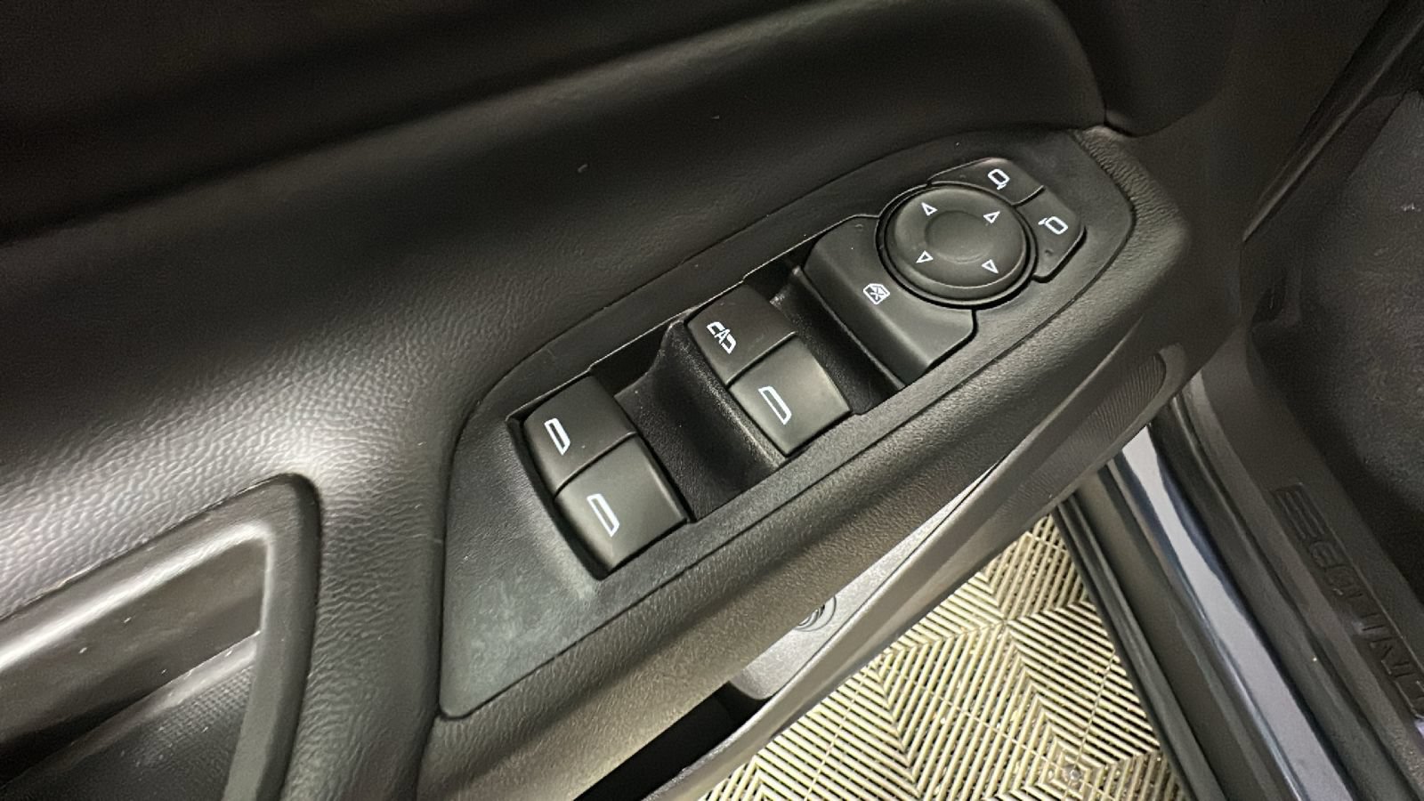 Used 2018 Chevrolet Equinox LT AWD/4WD image 12