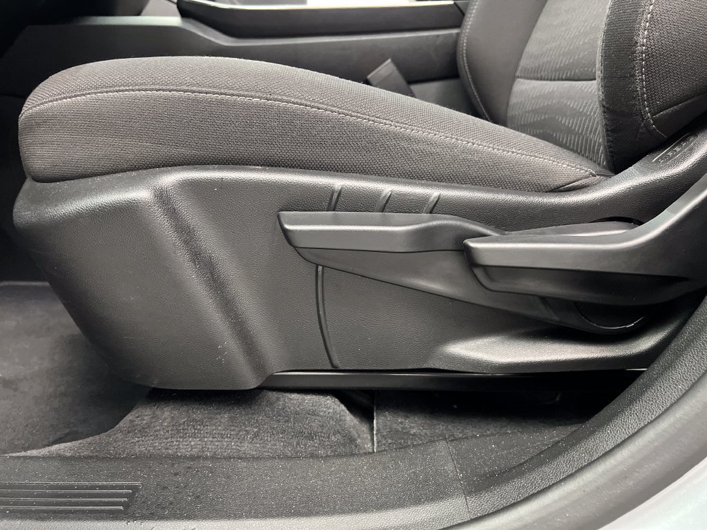 Used 2025 Chevrolet Equinox LT FWD image 13