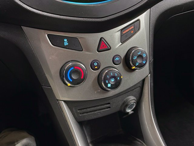 Used 2016 Chevrolet Trax LT w/ LT Sun and Sound Package AWD/4WD image 32