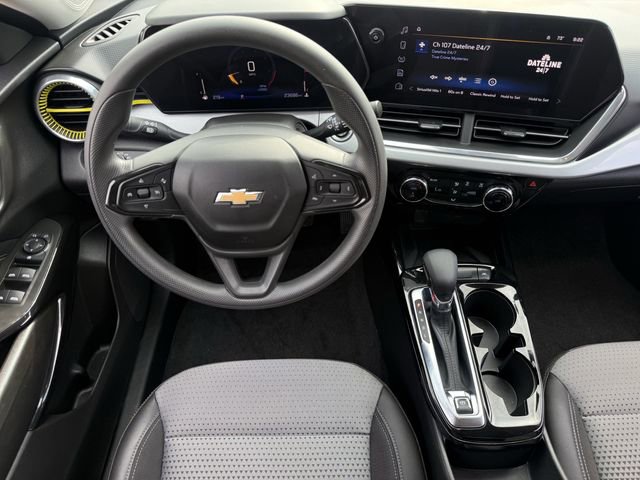 Used 2024 Chevrolet Trax LT w/ Sunroof Package FWD image 12