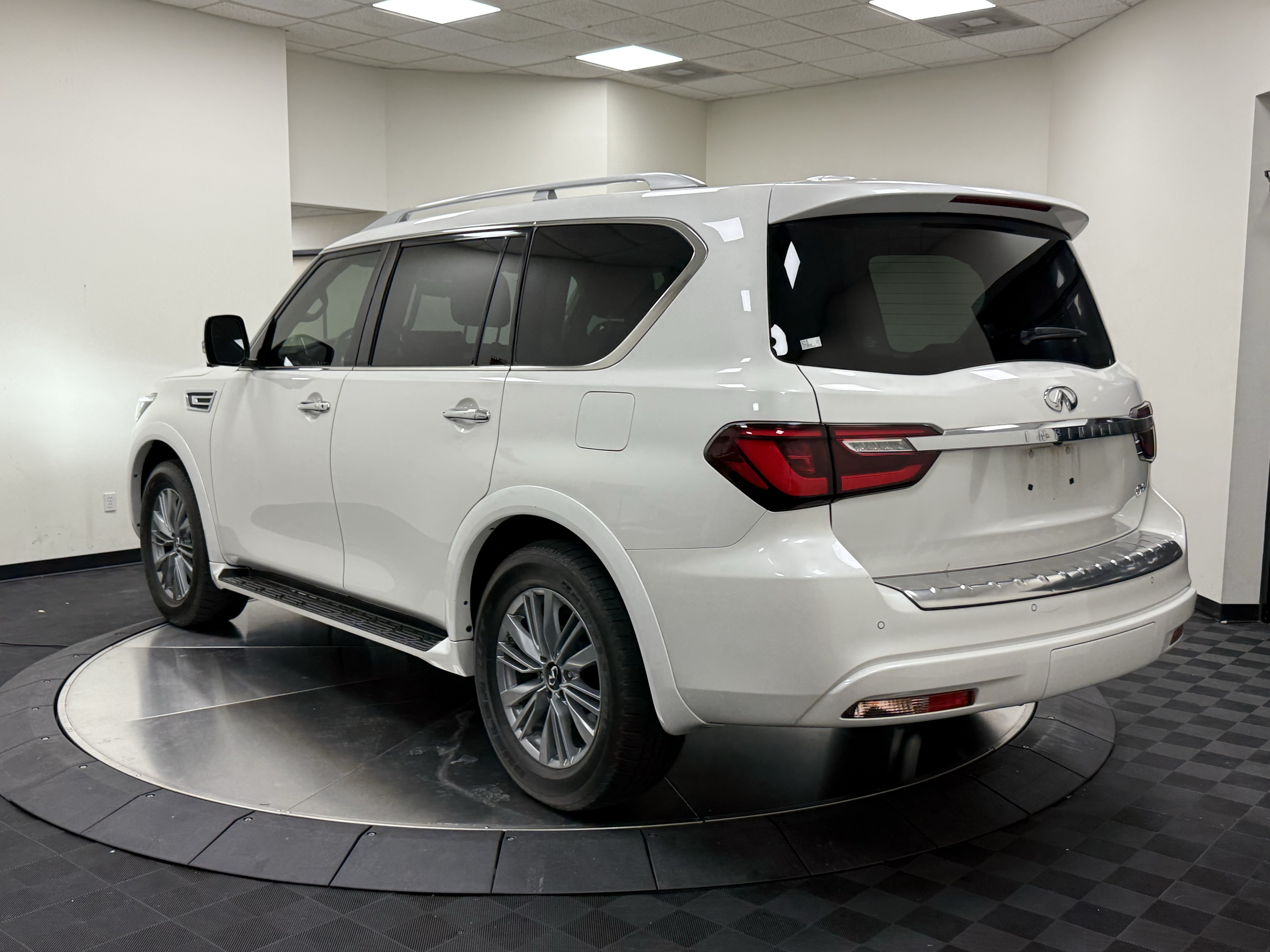 Certified 2023 INFINITI QX80 Luxe w/ Cargo Package RWD image 5