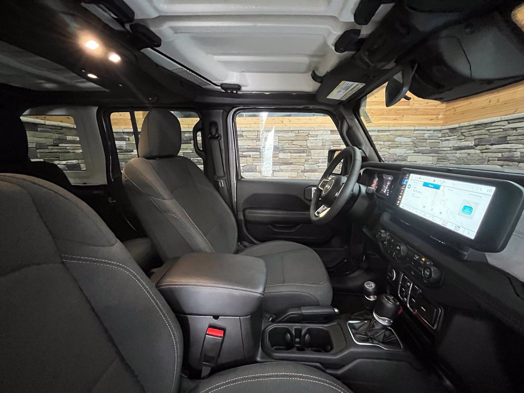Used 2026 Jeep Wrangler Unlimited Sahara AWD/4WD image 23