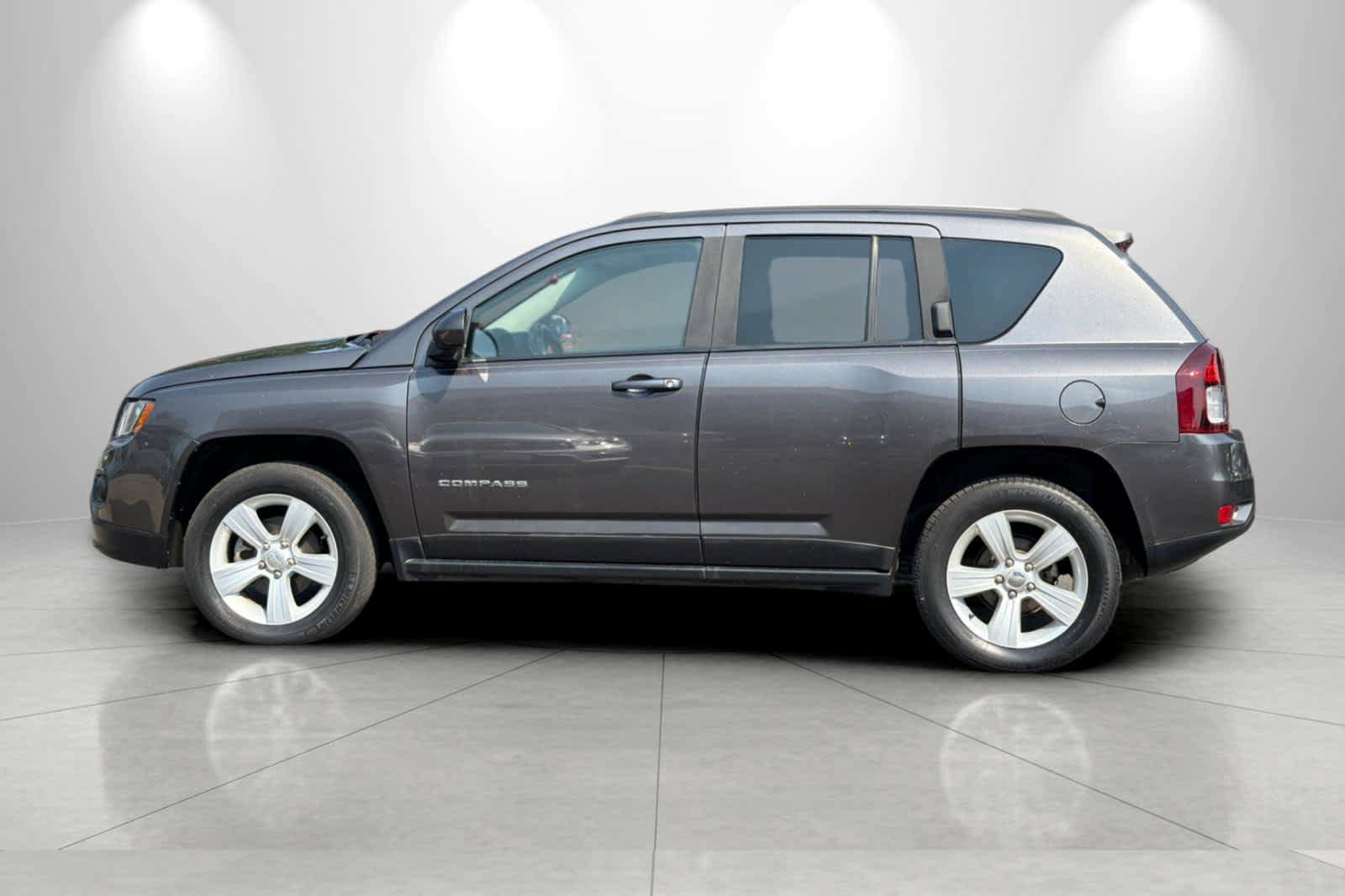Used 2016 Jeep Compass Latitude AWD/4WD image 5