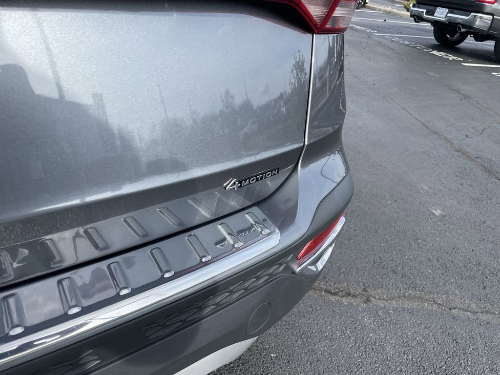 Certified 2024 Volkswagen Taos SE image 6