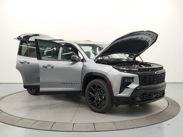New 2026 Chevrolet Traverse RS w/ LPO, Floor Liner Package FWD image 9
