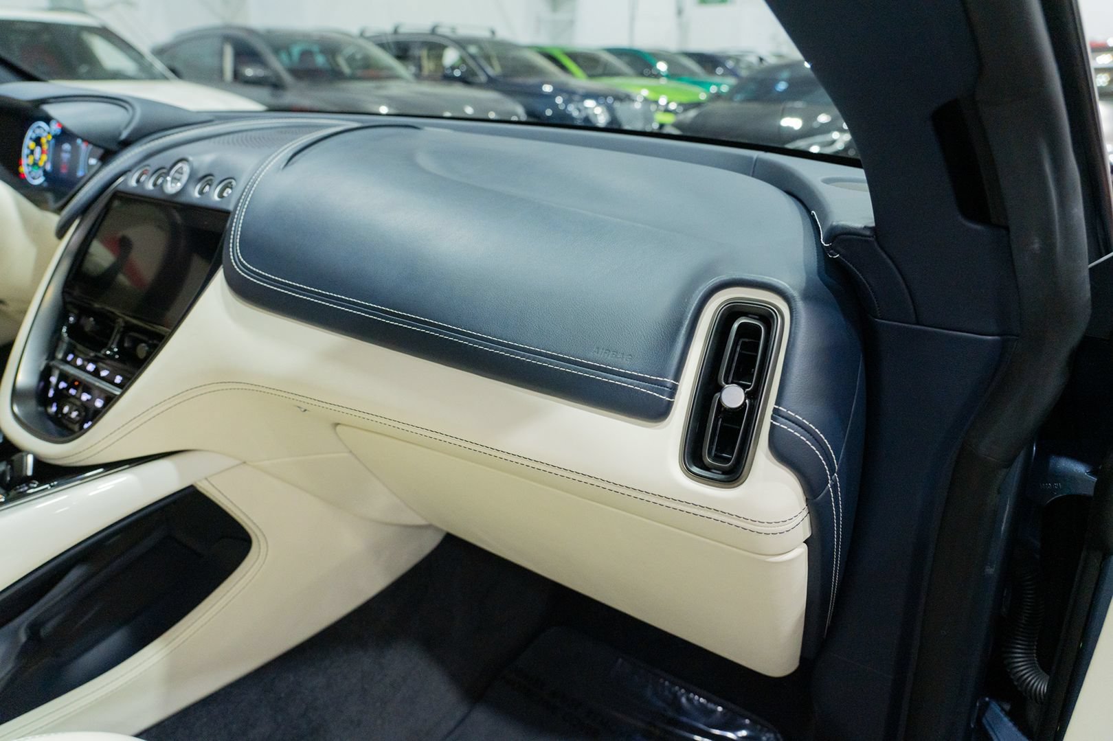 Used 2021 Aston Martin DBX AWD/4WD image 42
