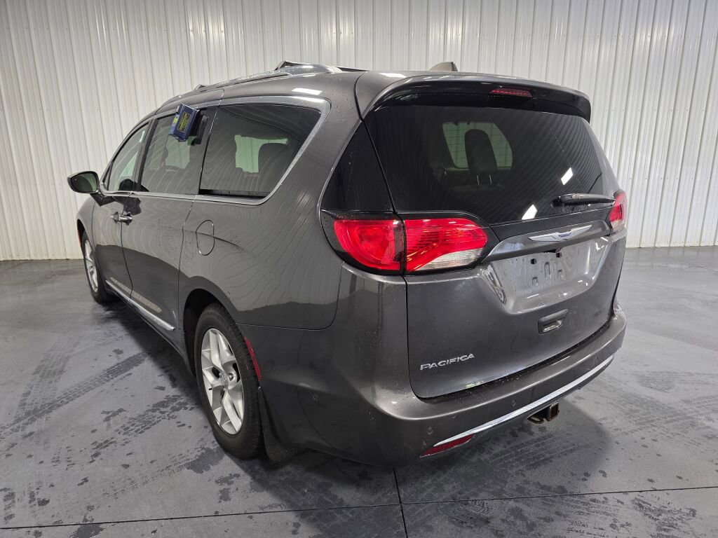 Used 2019 Chrysler Pacifica Touring-L Plus w/ Advanced Safetytec Group FWD image 3