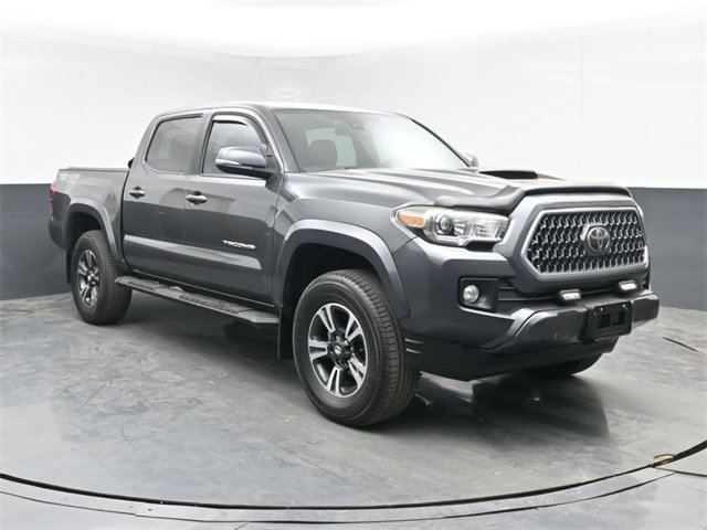 Used 2019 Toyota Tacoma TRD Sport image 2