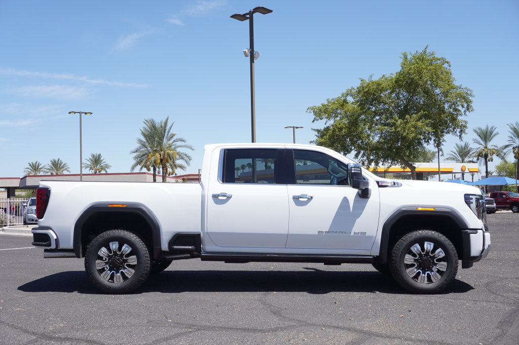 New 2026 GMC Sierra 2500 Denali w/ Max Trailering Package AWD/4WD image 2