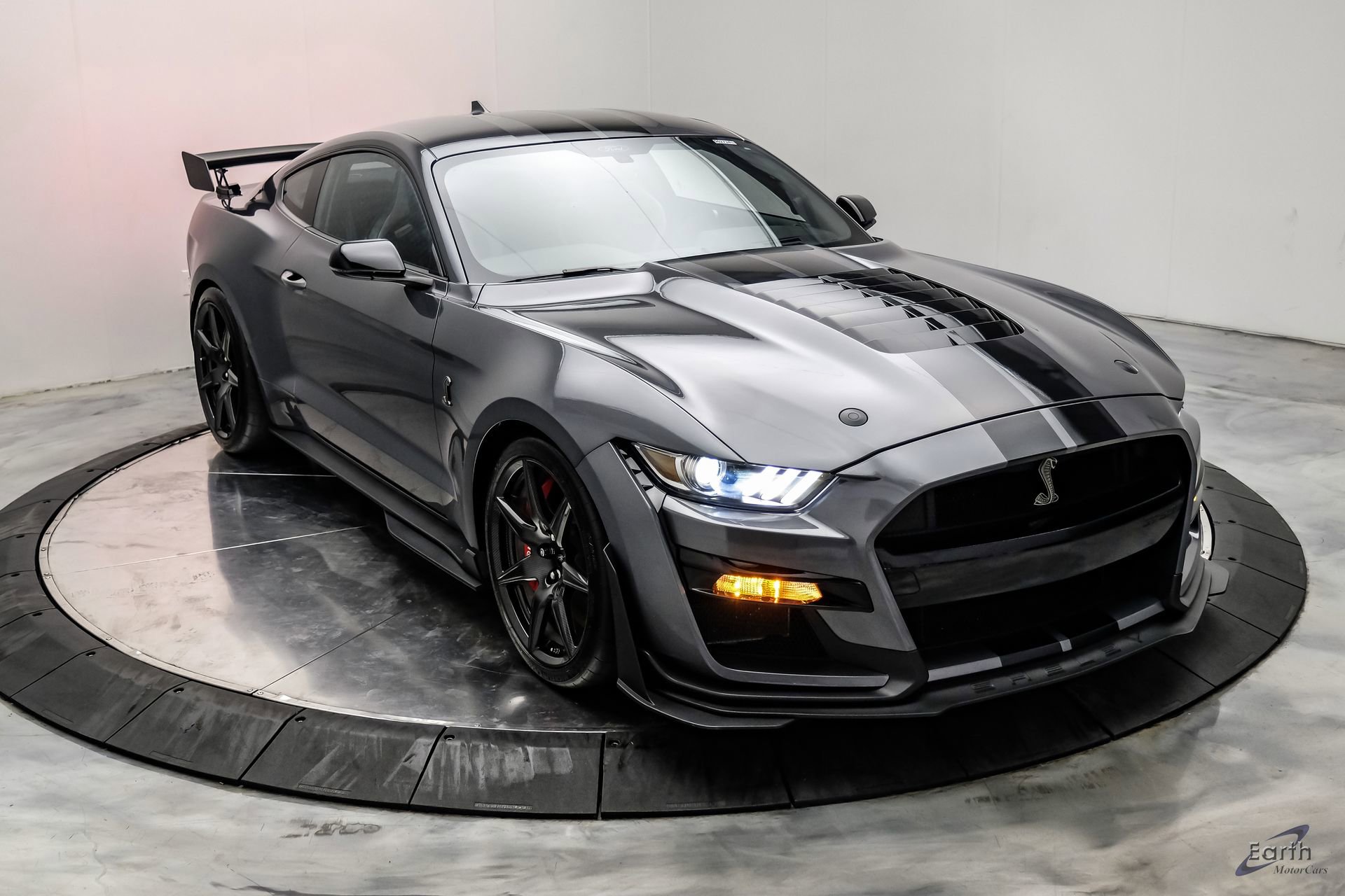 Used 2021 Ford Mustang Shelby GT500 w/ Carbon Fiber Track Pack image 26