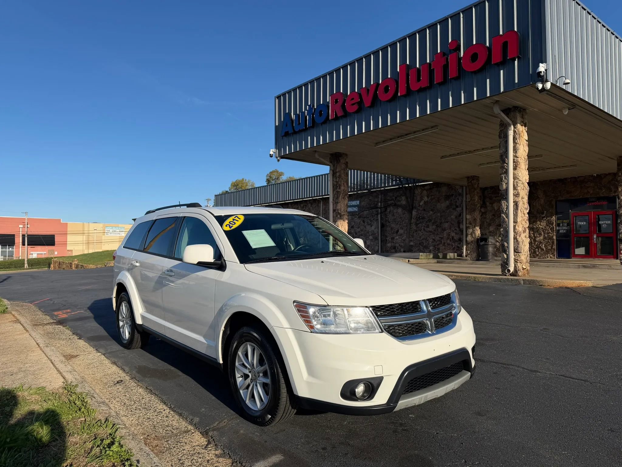 Used 2017 Dodge Journey SXT w/ Comfort/Convenience Group image 1