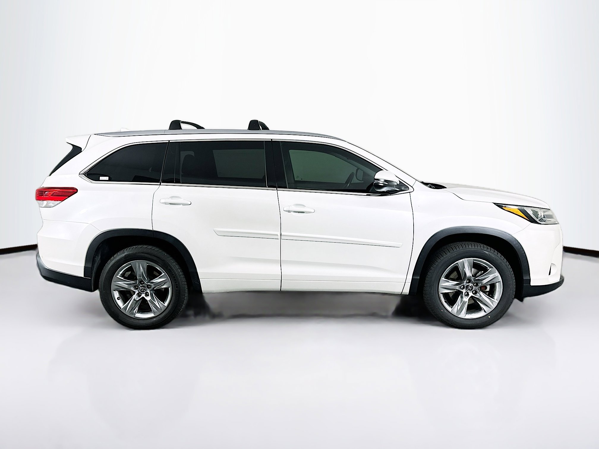 Used 2019 Toyota Highlander Limited FWD image 10