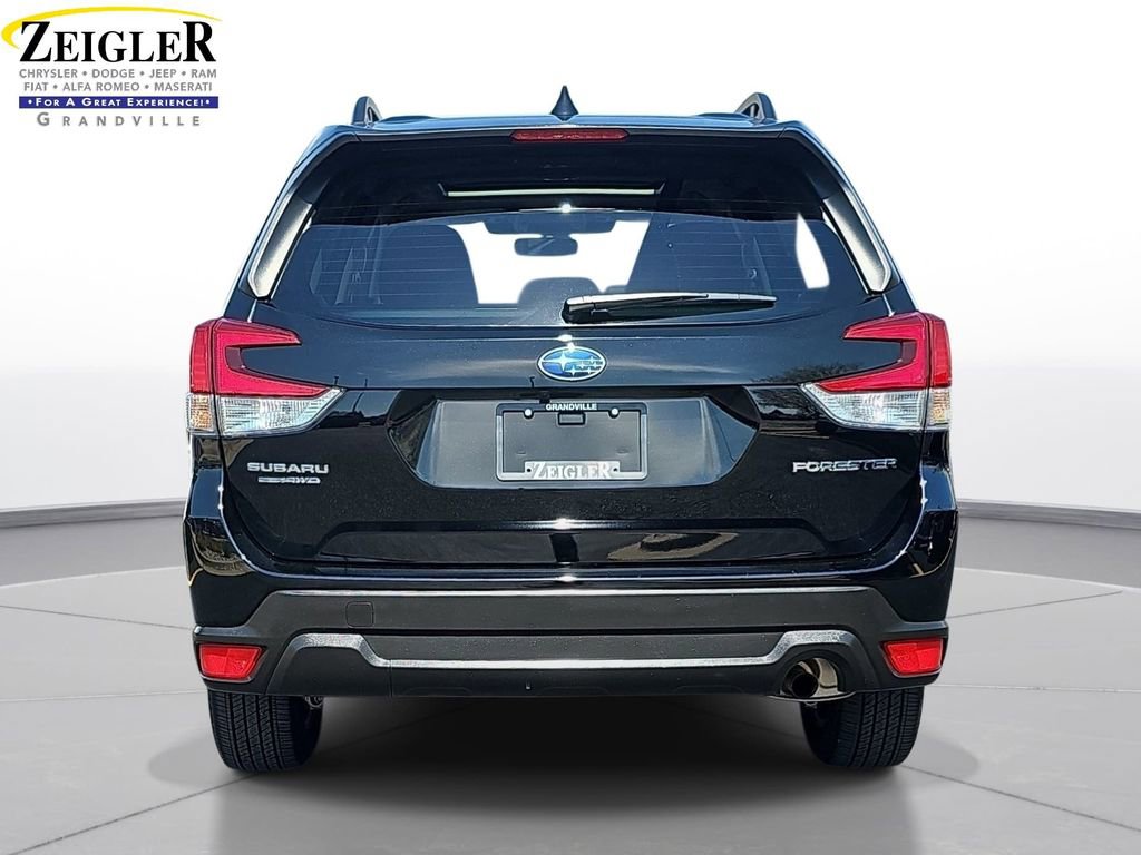 Used 2022 Subaru Forester Premium AWD/4WD image 6