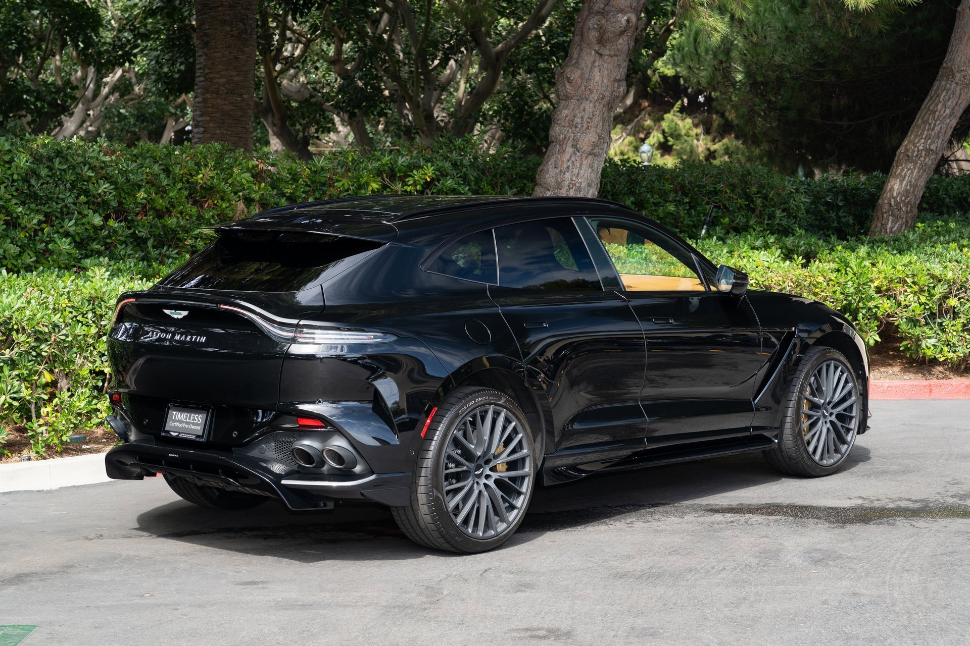 Used 2025 Aston Martin DBX 707 image 3