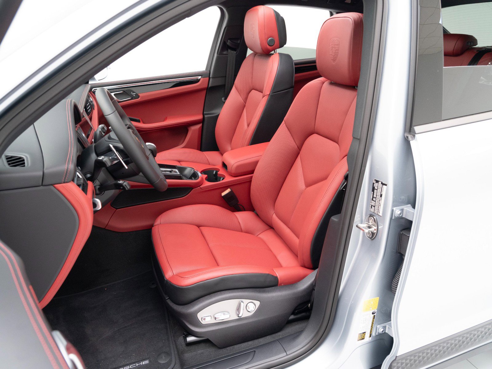 New 2026 Porsche Macan image 5