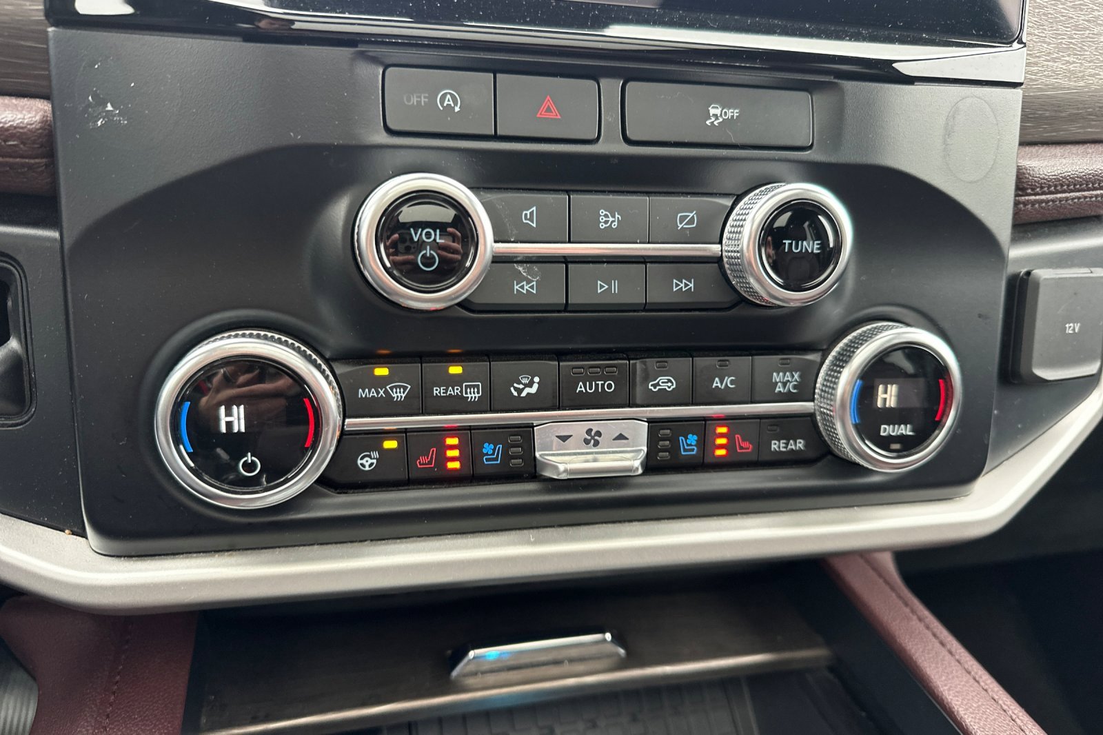 Used 2024 Ford Expedition Max Limited image 28