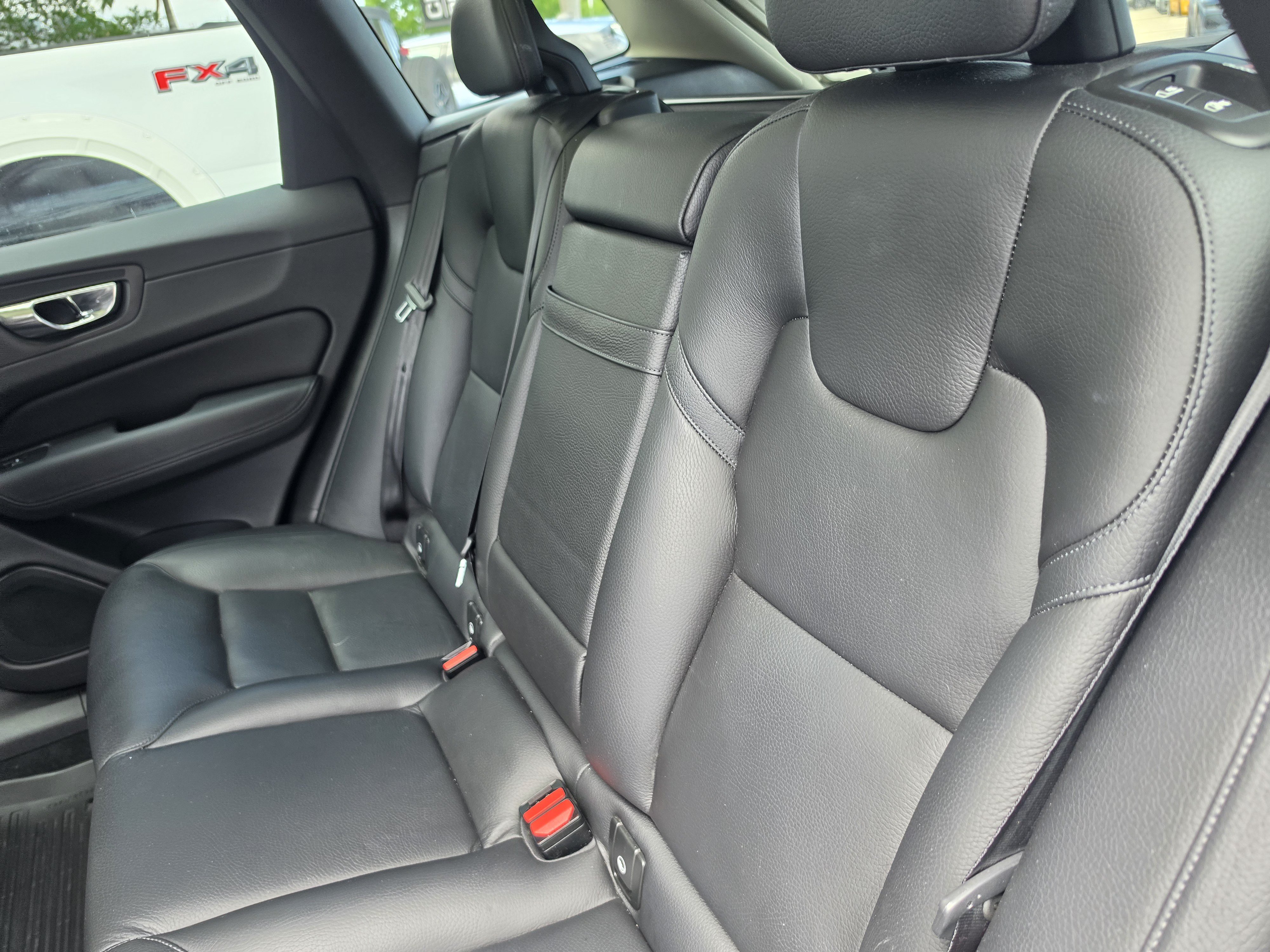 Used 2018 Volvo XC60 T6 Momentum w/ Advanced Package AWD/4WD image 21