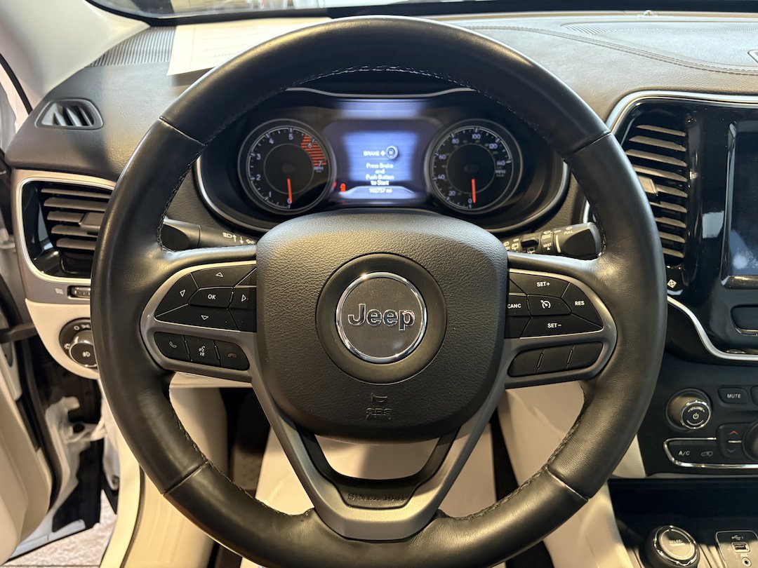 Used 2019 Jeep Cherokee Limited image 12