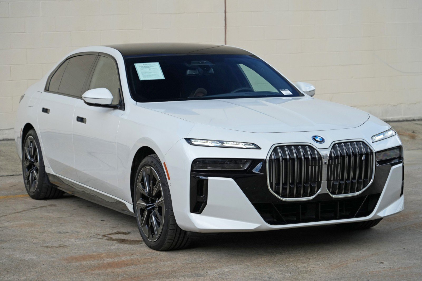 Used 2023 BMW i7 xDrive60 w/ Executive Package 2 AWD/4WD image 66