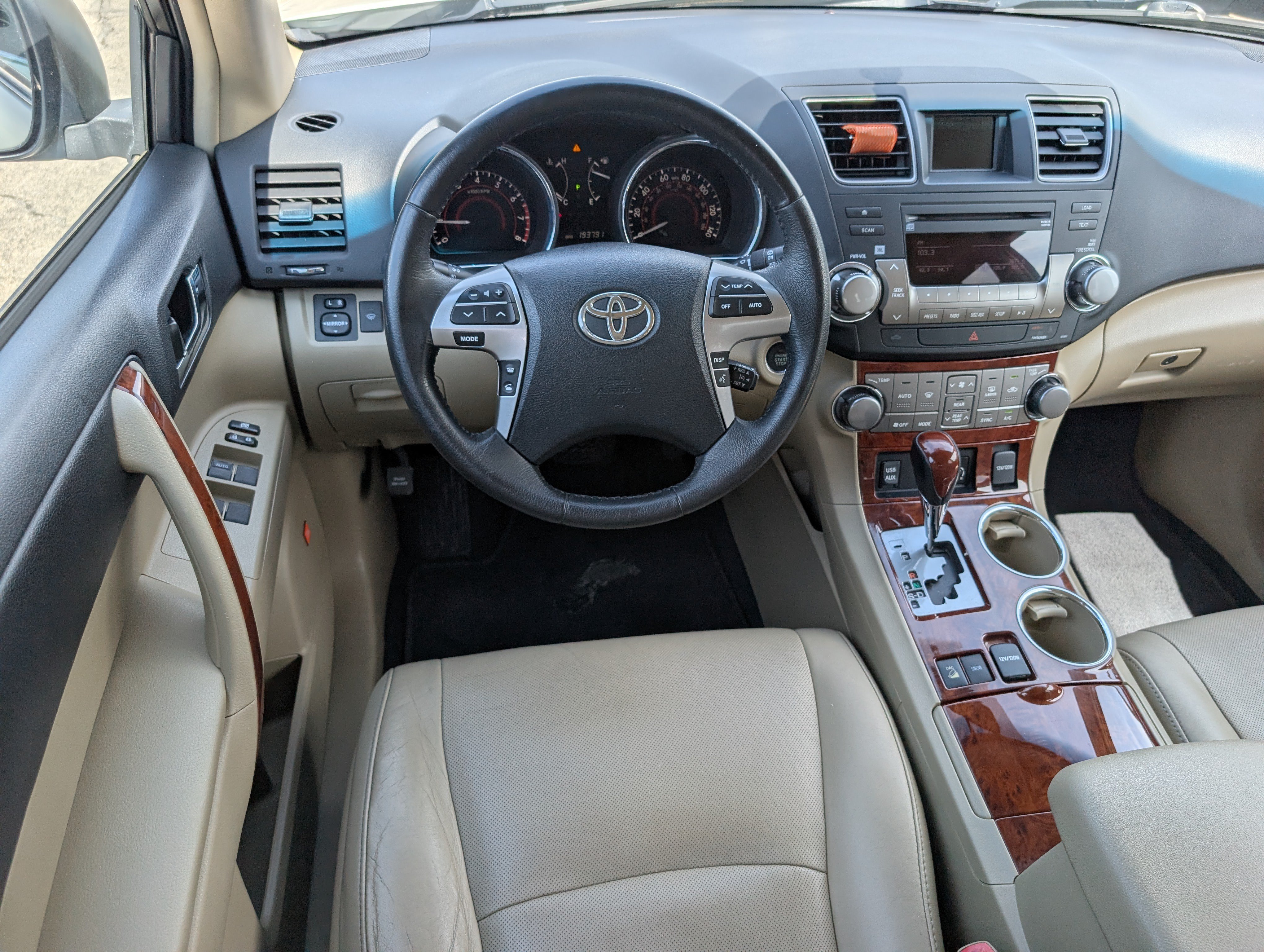 Used 2012 Toyota Highlander Limited w/ Tow Pkg AWD/4WD image 8
