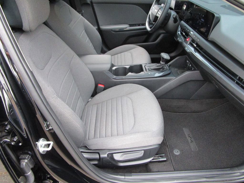 Used 2025 Kia K4 EX image 21