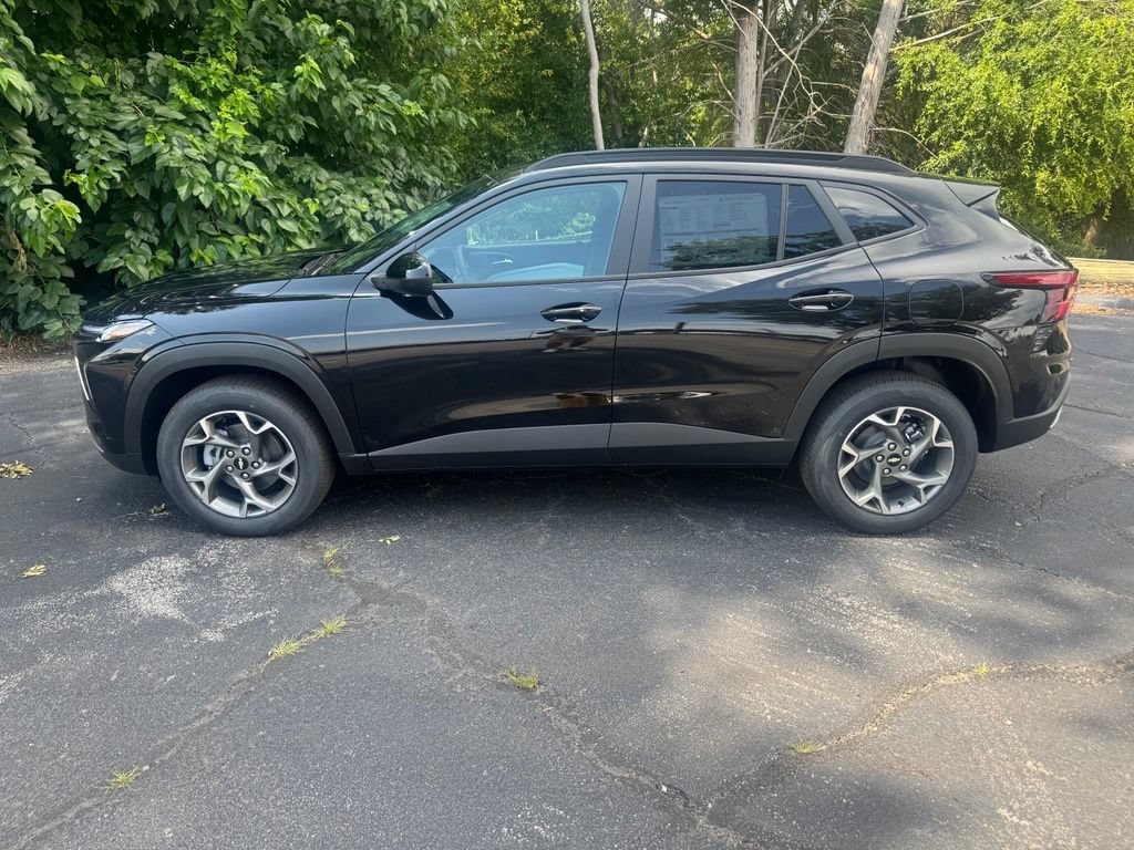 New 2026 Chevrolet Trax LT w/ LT Convenience Package FWD image 4