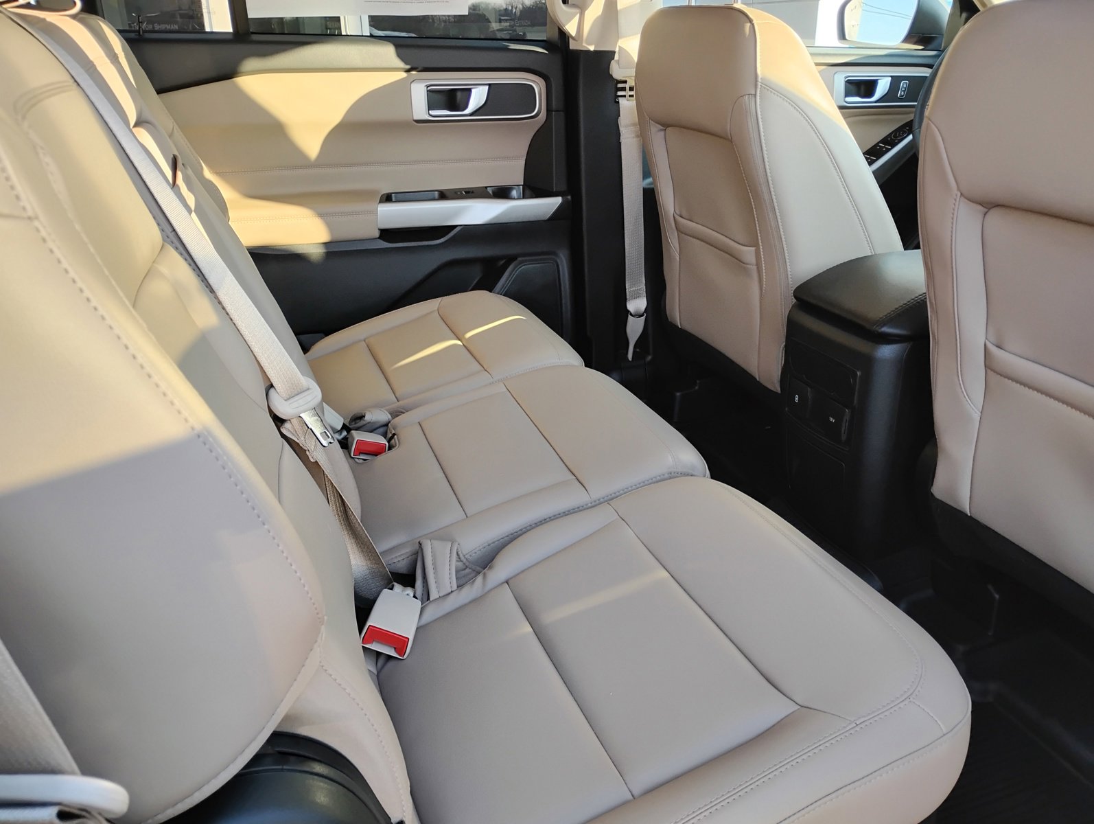 Used 2022 Ford Explorer XLT w/ Equipment Group 202A image 19