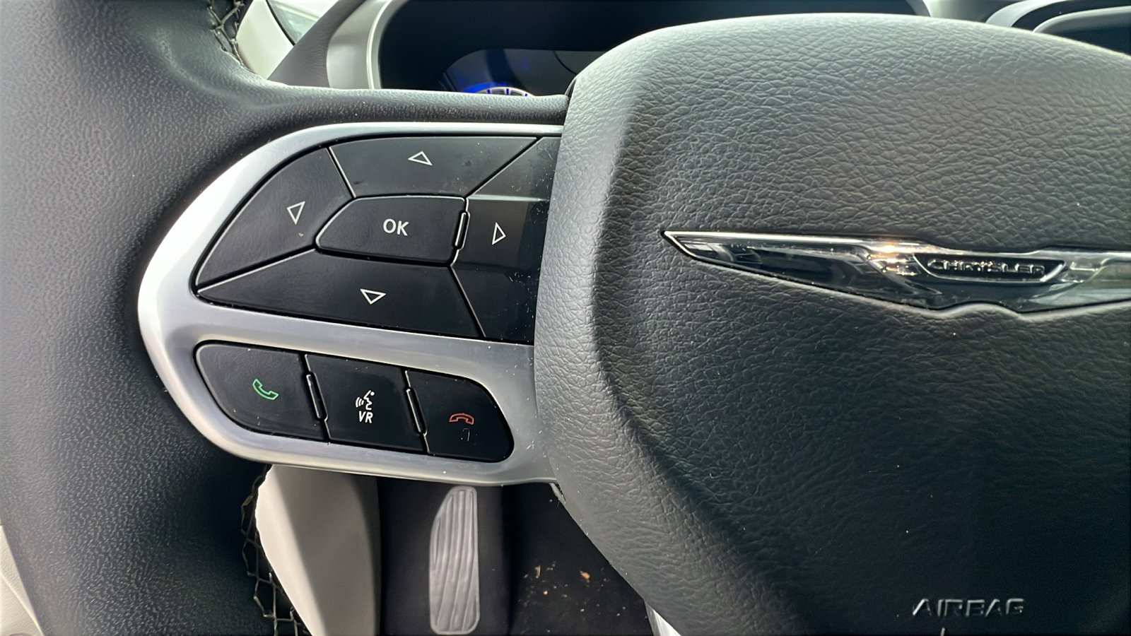 Used 2024 Chrysler Pacifica Touring-L image 26