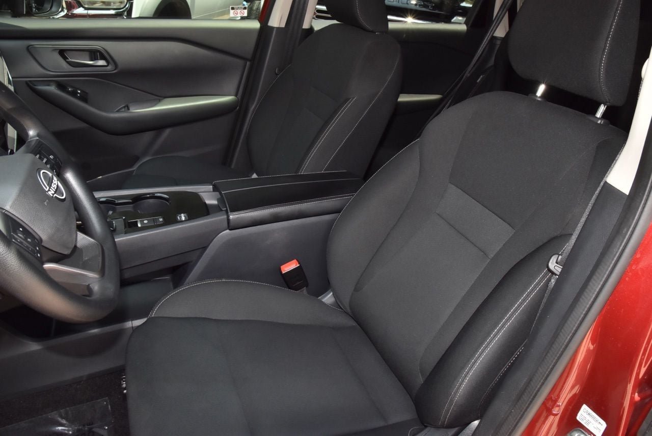 Used 2025 Nissan Rogue S FWD image 31