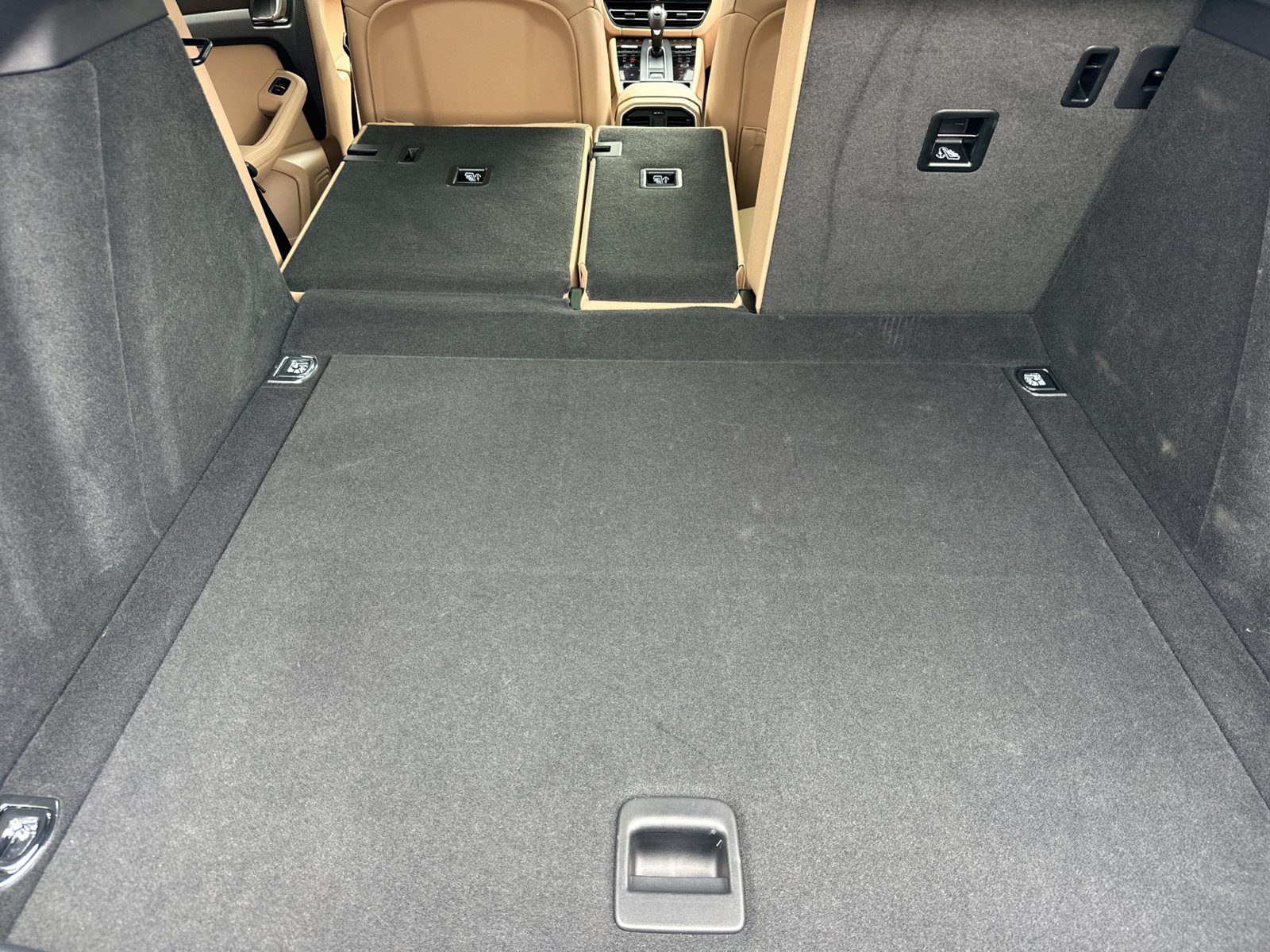 Certified 2026 Porsche Macan AWD/4WD image 27