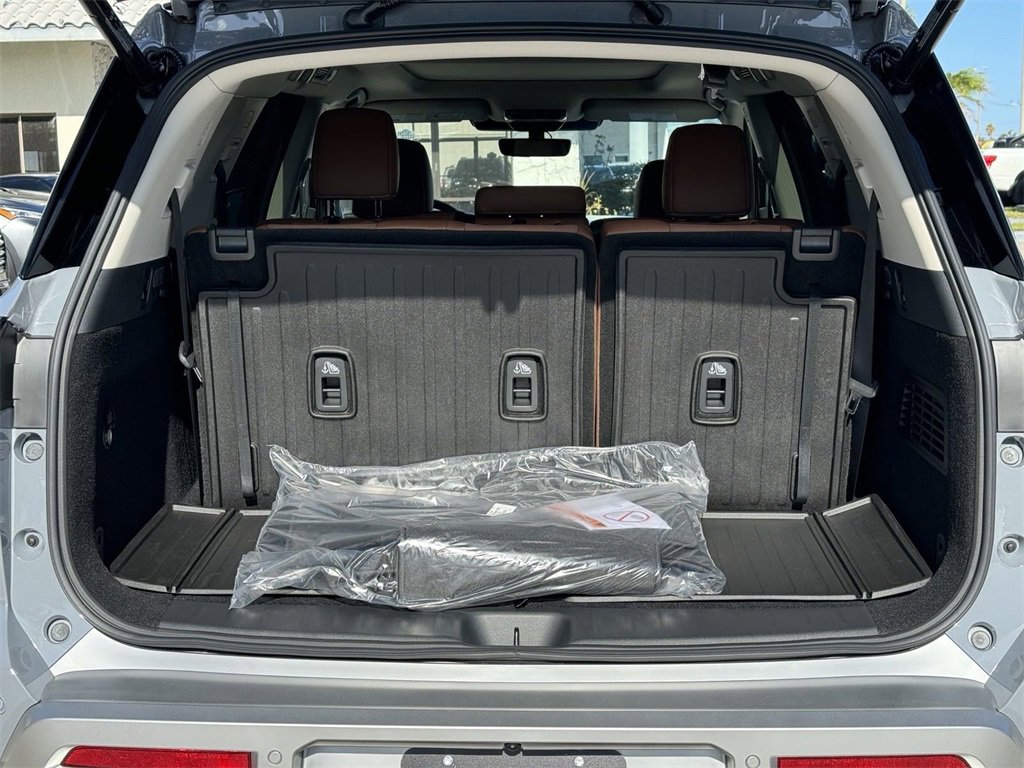 New 2025 Nissan Pathfinder Platinum w/ Cargo Package image 9