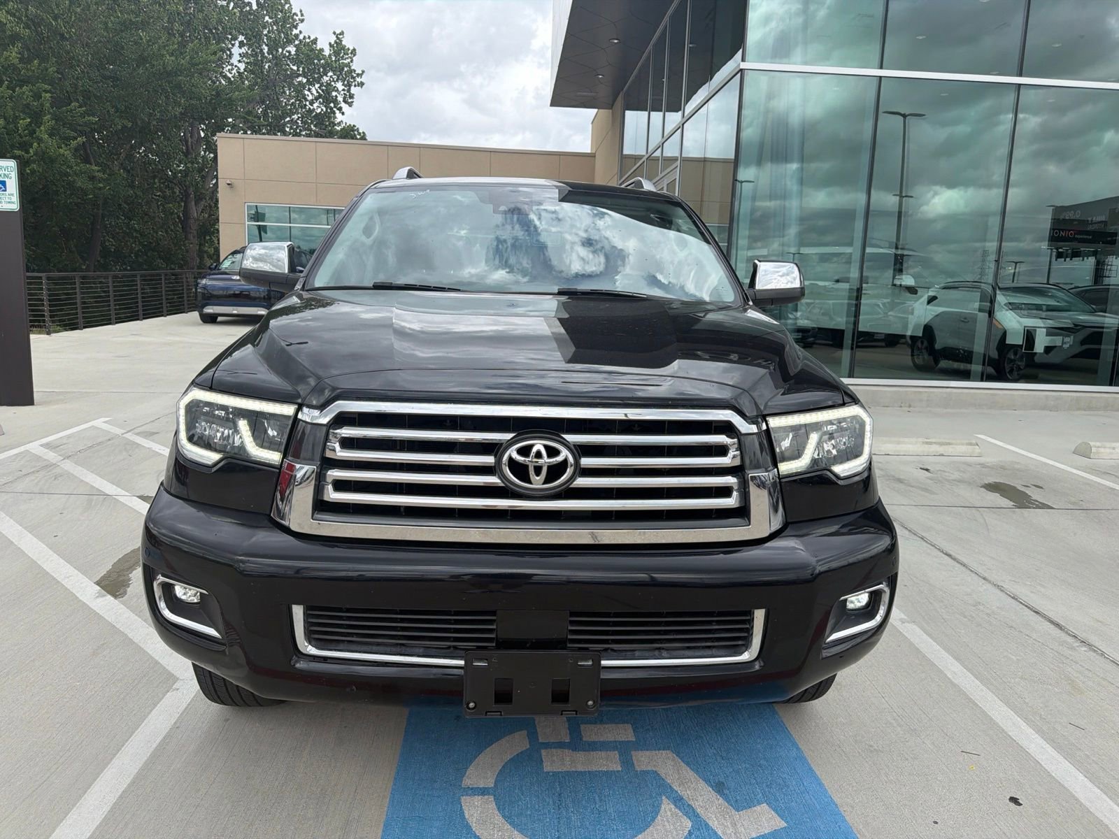 Used 2019 Toyota Sequoia Platinum RWD image 2