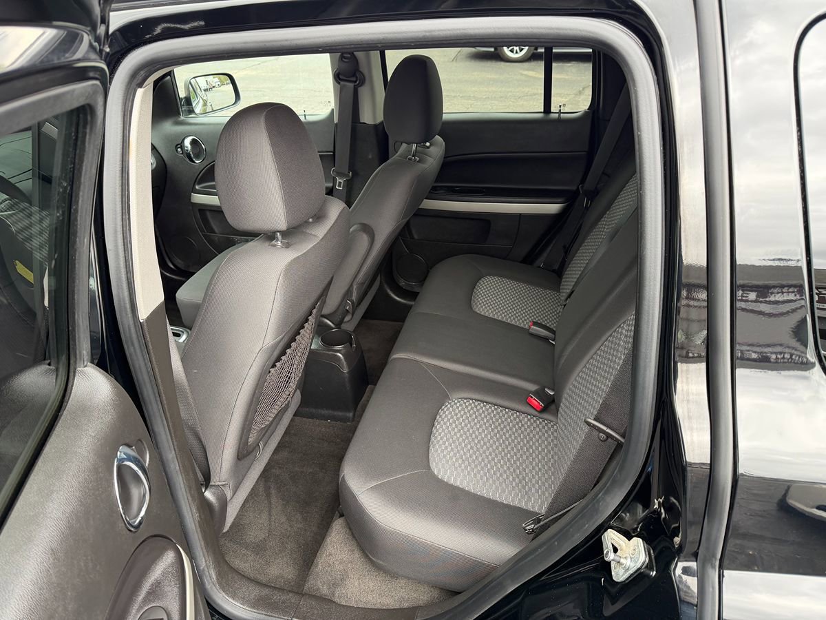 Used 2010 Chevrolet HHR LS FWD image 5