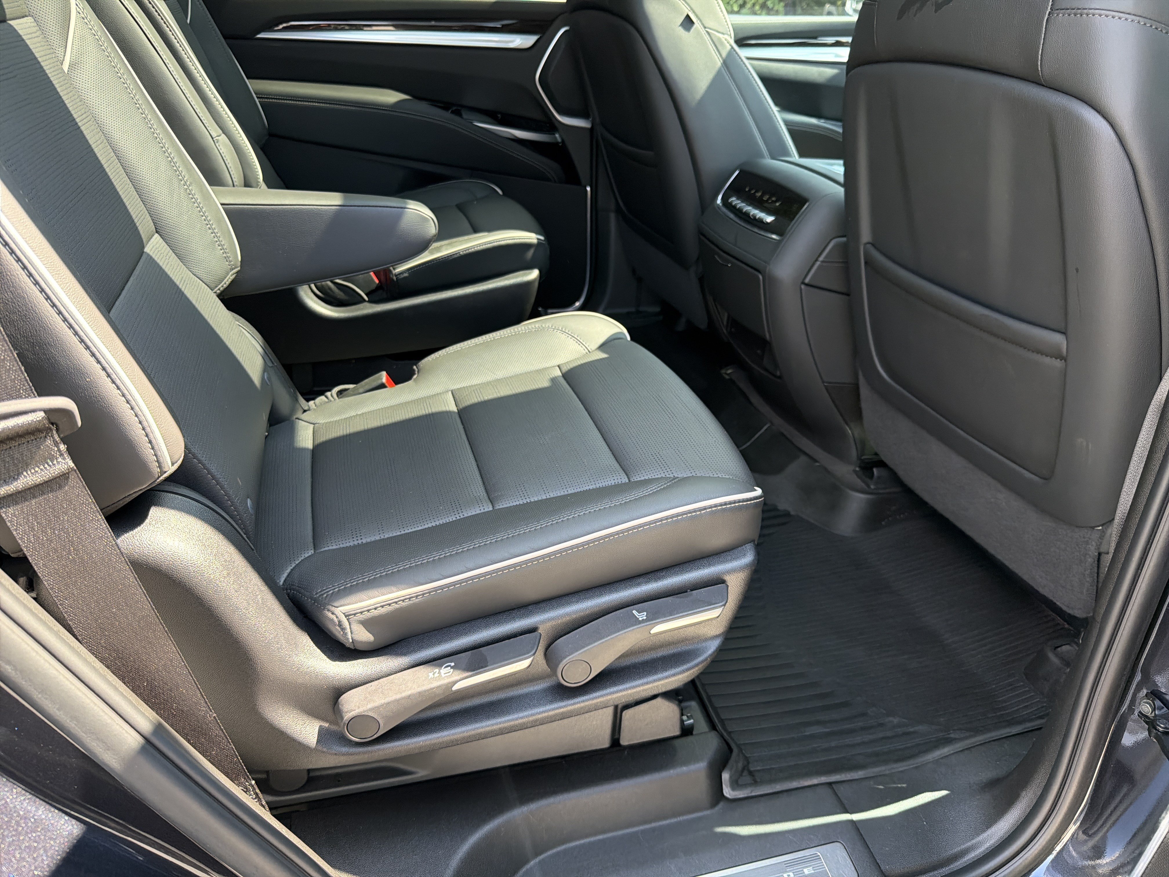 Used 2025 Cadillac Escalade Premium Luxury w/ Touring Package AWD/4WD image 16