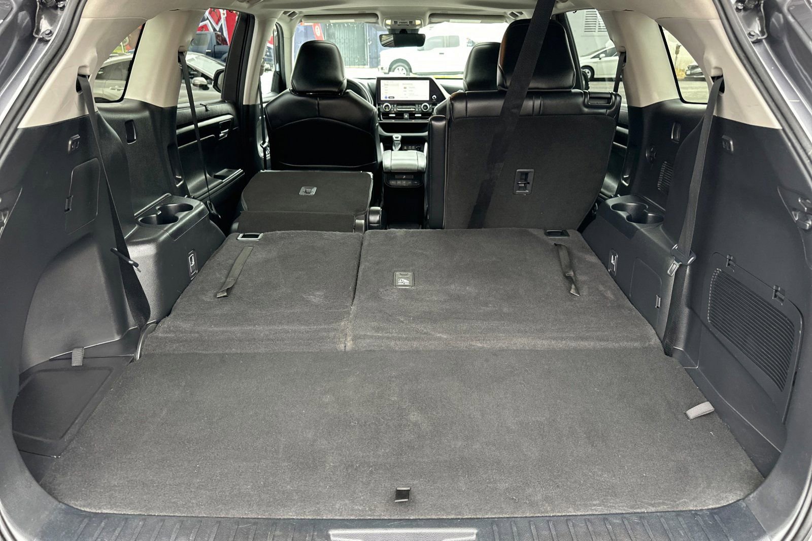 Used 2023 Toyota Highlander XLE w/ Protection Package #3 (TMS) AWD/4WD image 17