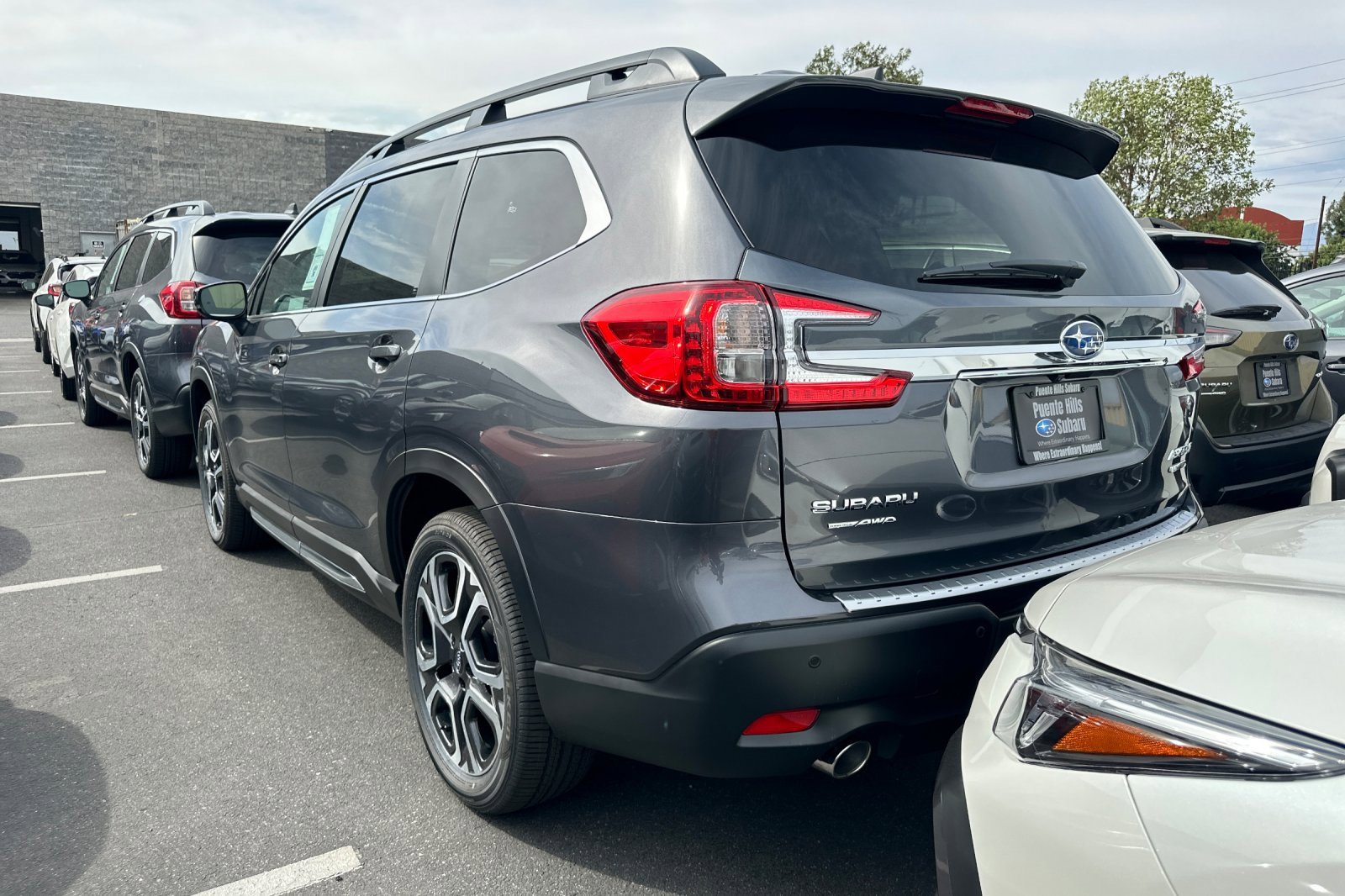 New 2025 Subaru Ascent Limited image 3
