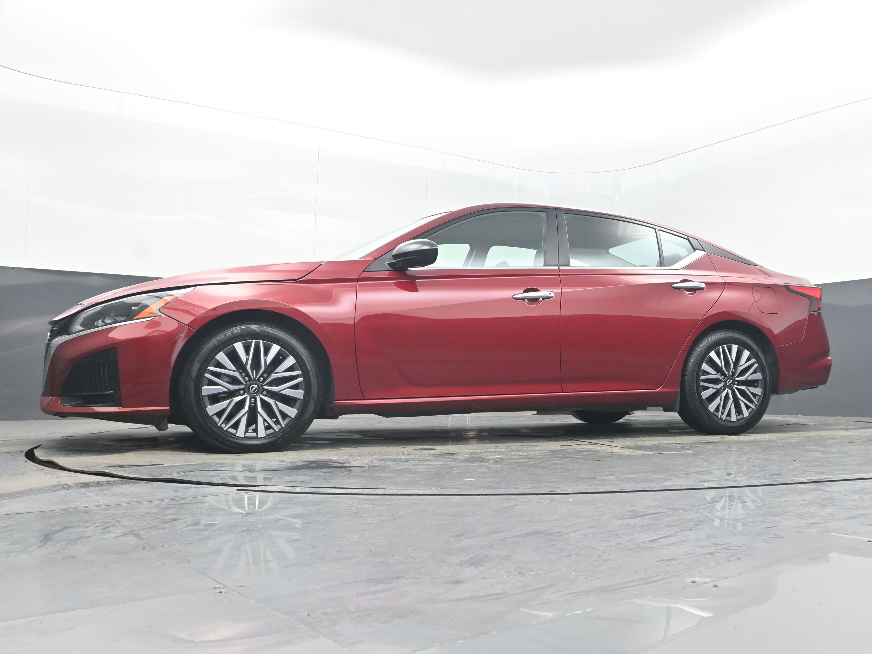 Used 2024 Nissan Altima 2.5 SV image 23
