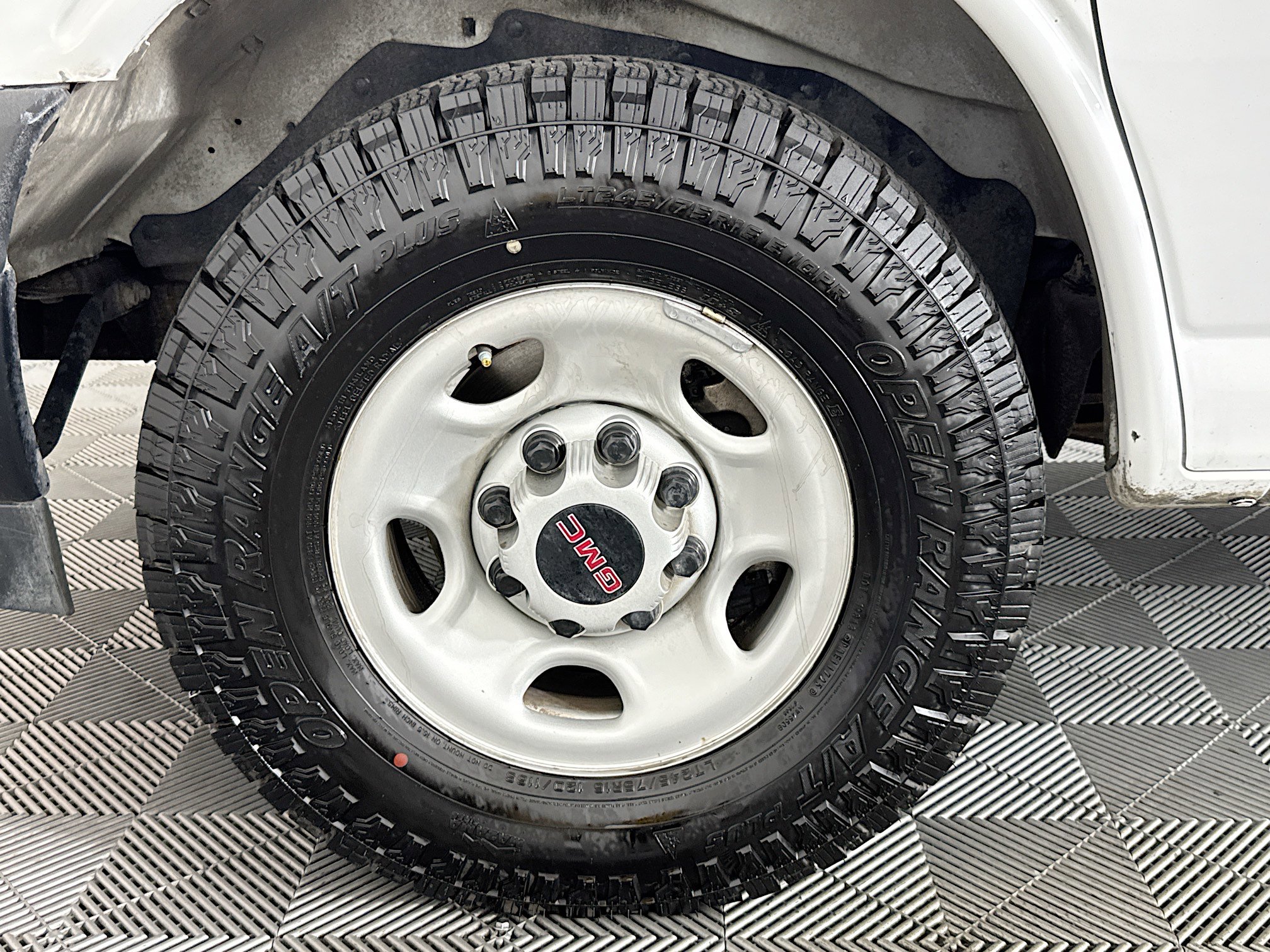 Used 2023 GMC Savana 2500 w/ Driver Convenience Package image 31