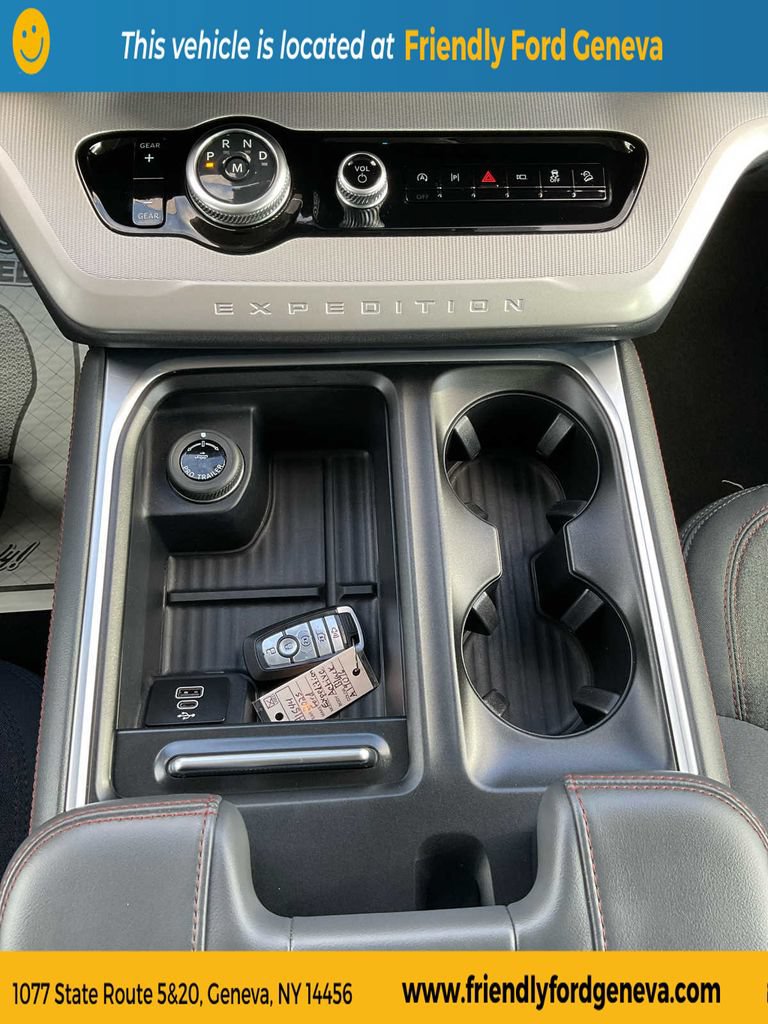 Used 2025 Ford Expedition Max Active AWD/4WD image 32