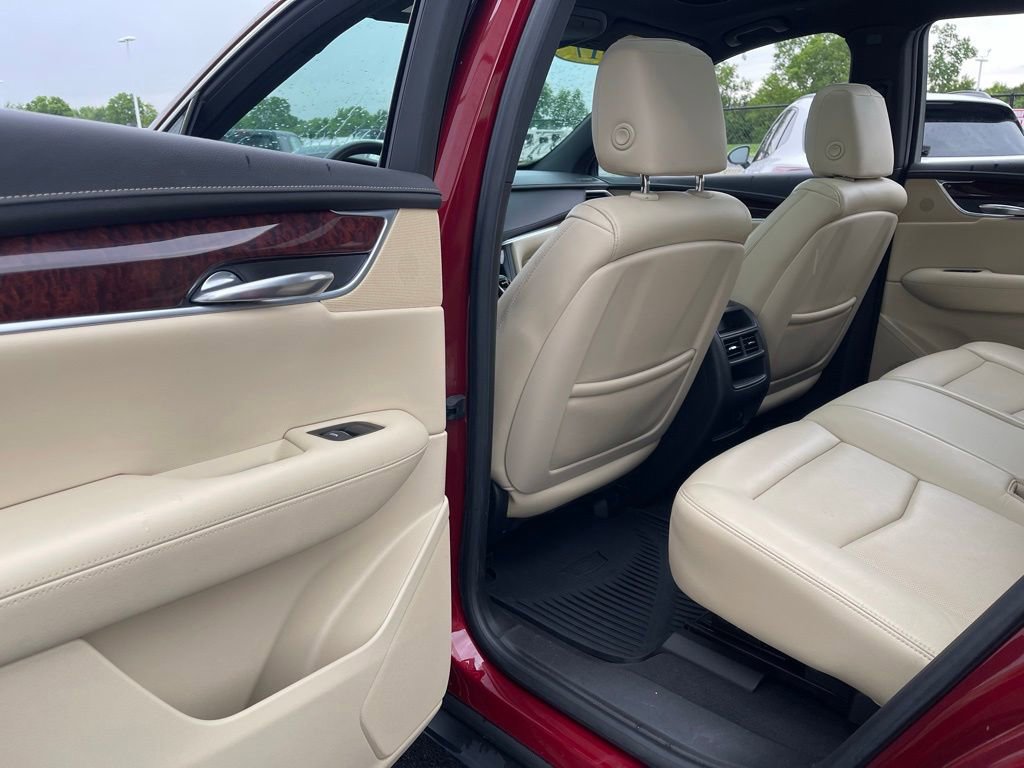 Used 2017 Cadillac XT5 Luxury w/ Driver Awareness Package FWD image 39