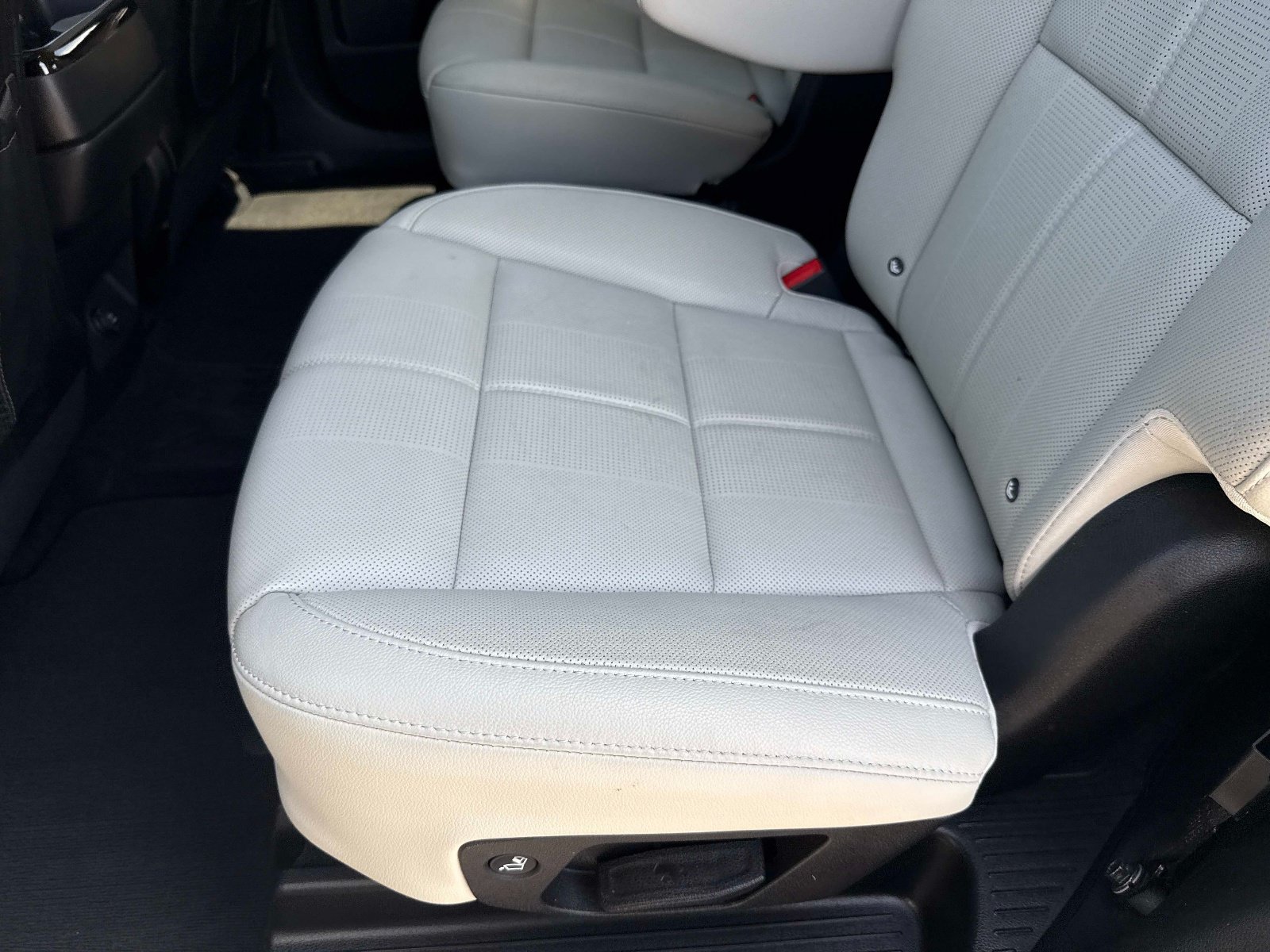 Used 2020 Kia Telluride SX w/ Towing Package FWD image 12