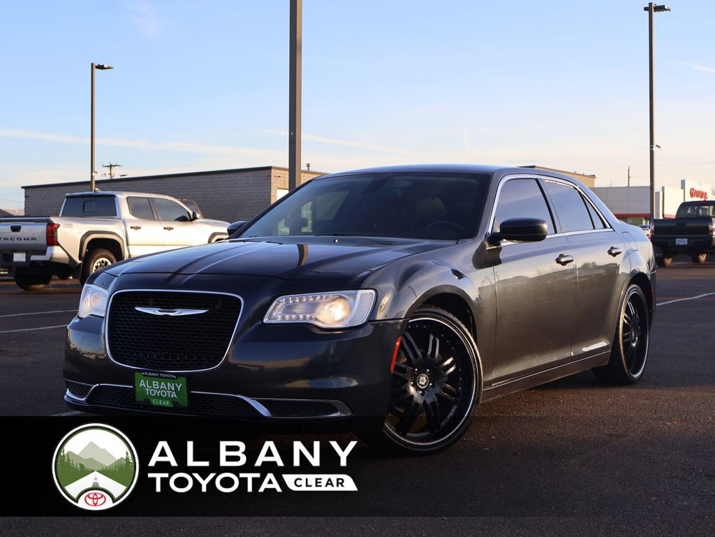 Used 2016 Chrysler 300 Limited image 1