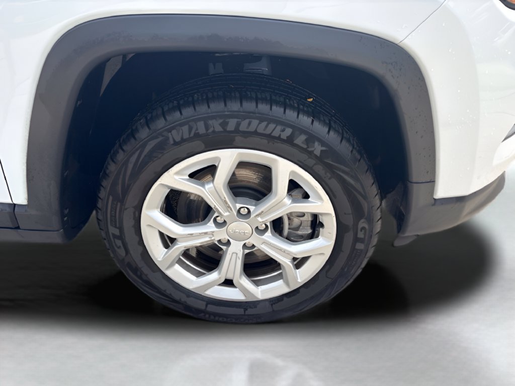 Used 2024 Jeep Compass Latitude AWD/4WD image 4