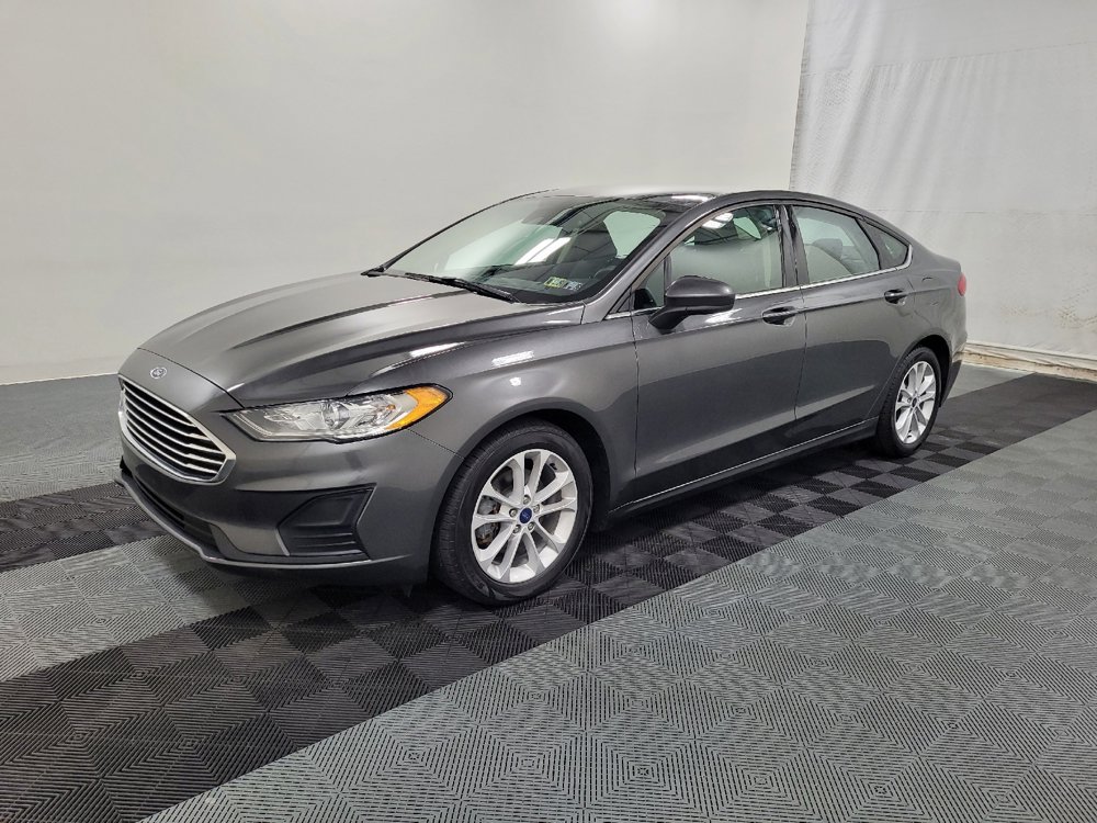 Used 2020 Ford Fusion SE image 2