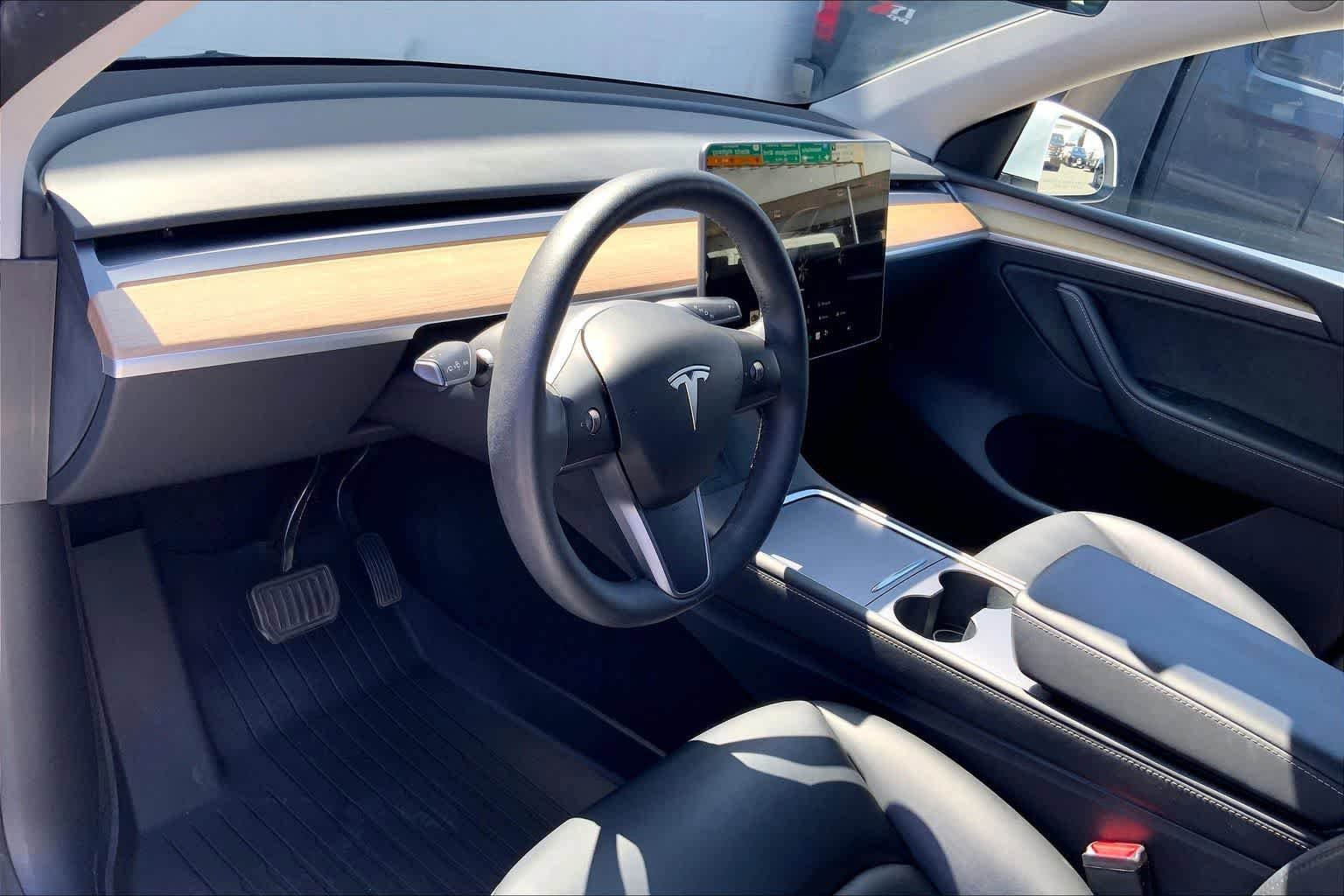 Used 2023 Tesla Model Y Long Range AWD/4WD image 2