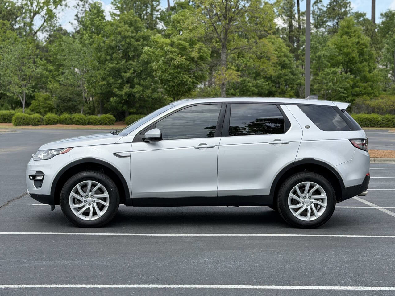 Used 2018 Land Rover Discovery Sport HSE AWD/4WD image 4