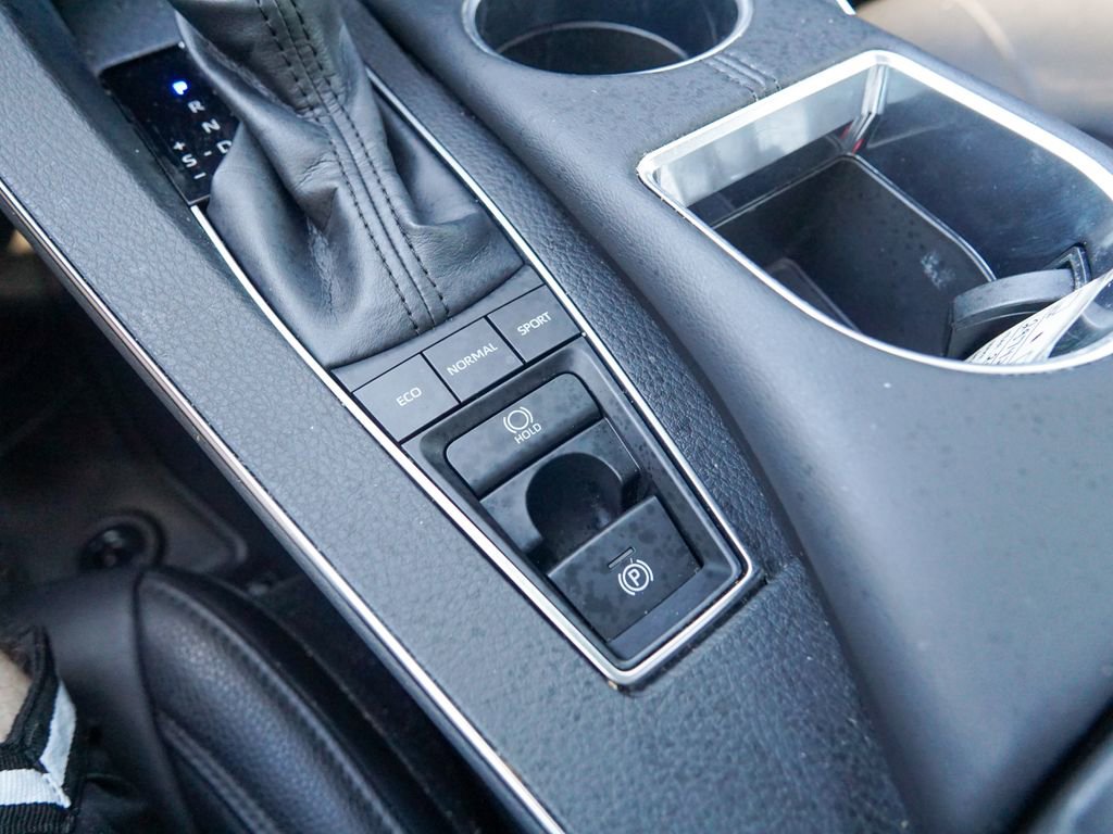 Used 2019 Toyota Avalon XLE FWD image 26