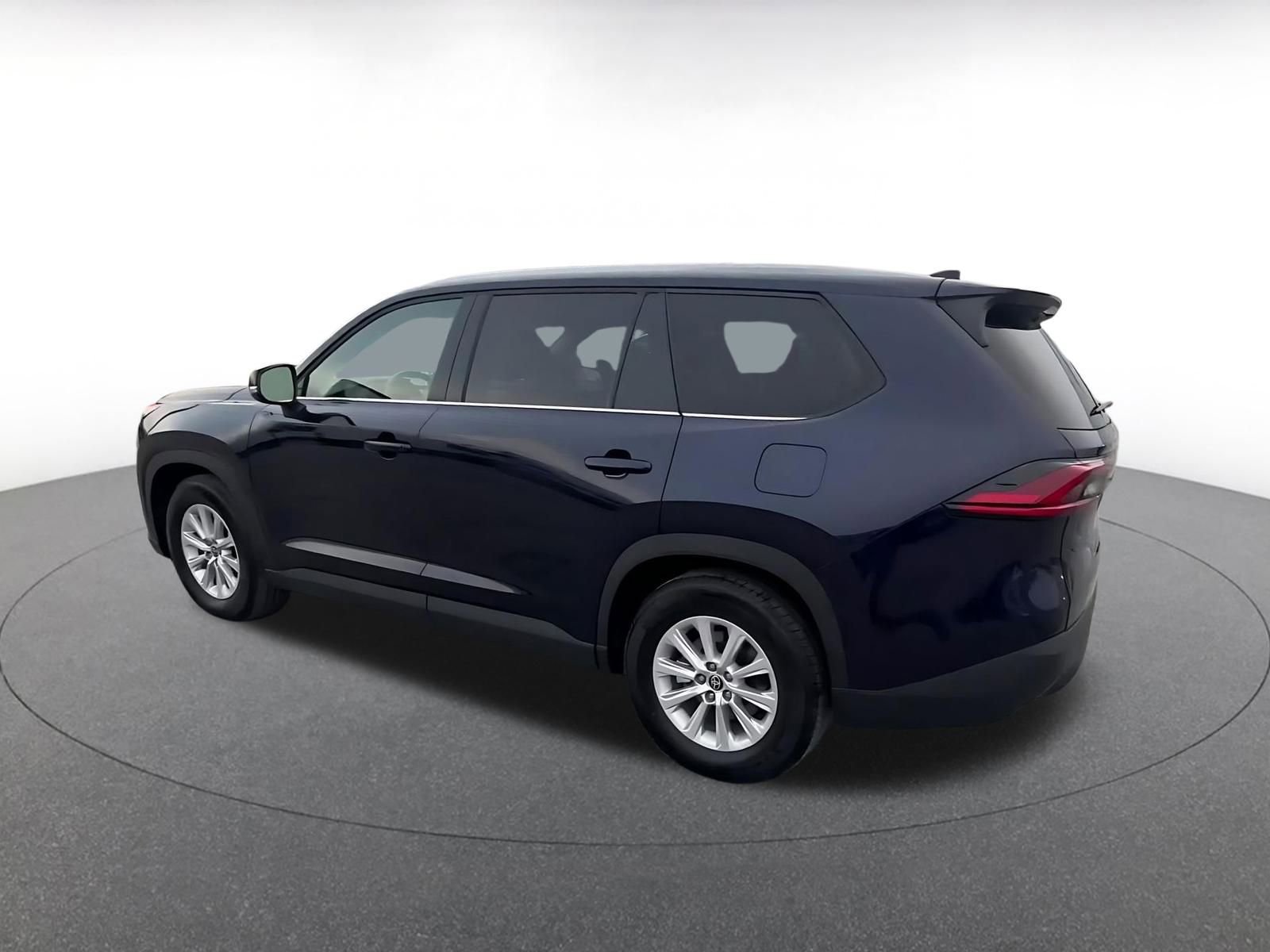 Used 2025 Toyota Grand Highlander XLE image 10