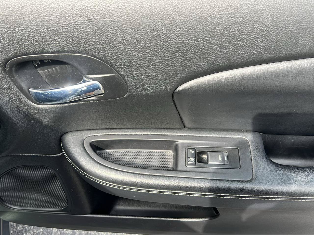 Used 2011 Chrysler 200 Limited FWD image 10