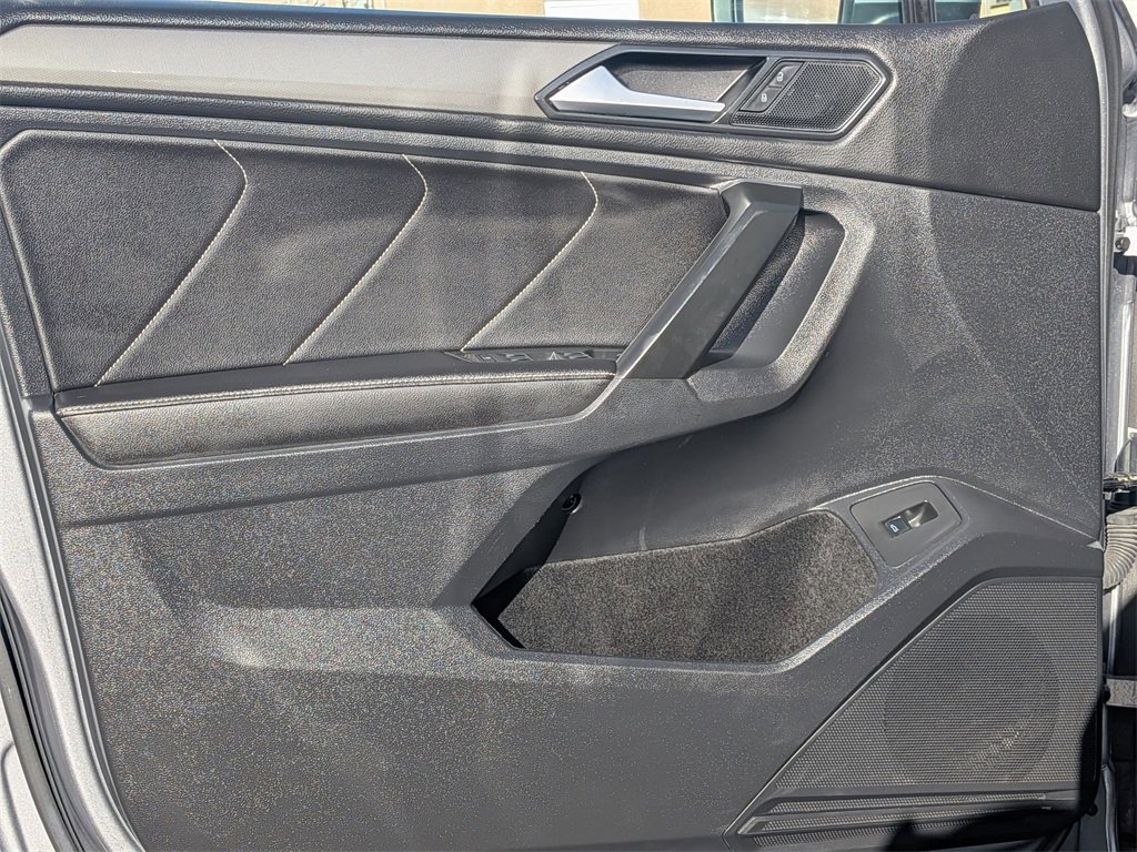 Used 2024 Volkswagen Tiguan SE image 11
